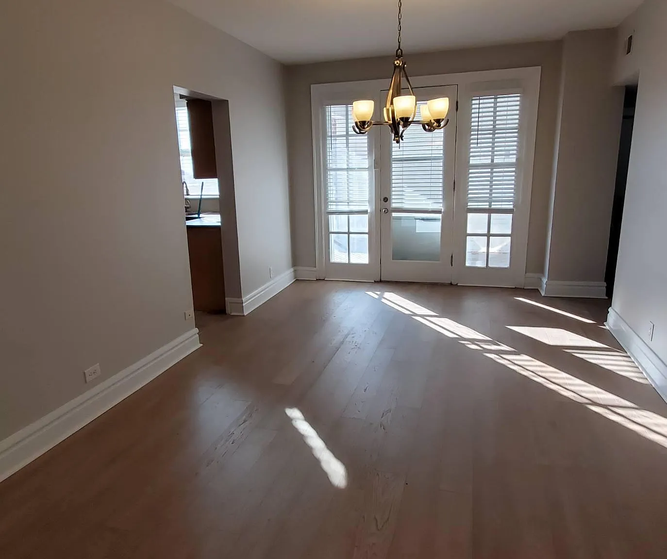 3 bed, 1500 sqft, $2,100 — Photo 2