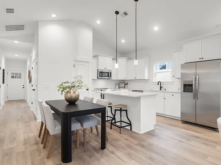 2304 Delano St — Photo 5