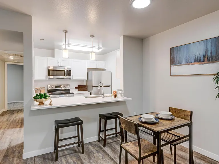 Rock Pointe Apartments — Photo 10