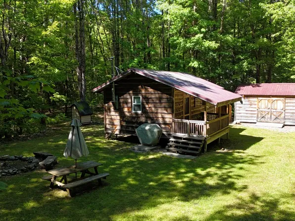 9 Maple Landing Rd, Altmar, NY 13302