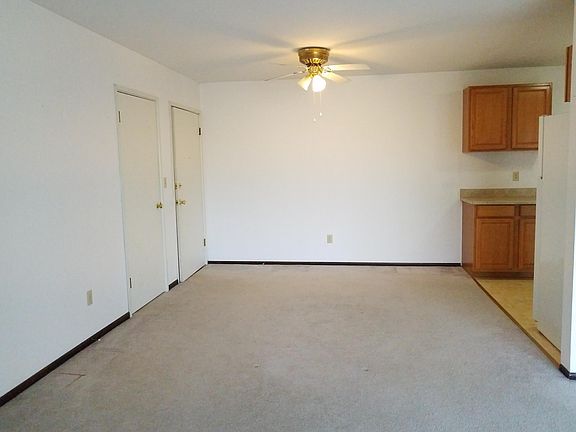 3rd image of 220 Williamsburg Dr