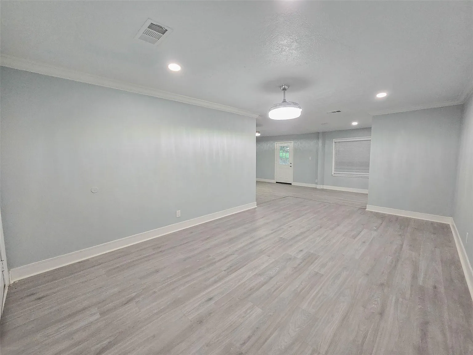 3 bed, 2.5 bath, 1334 sqft, $2,000 — Photo 3