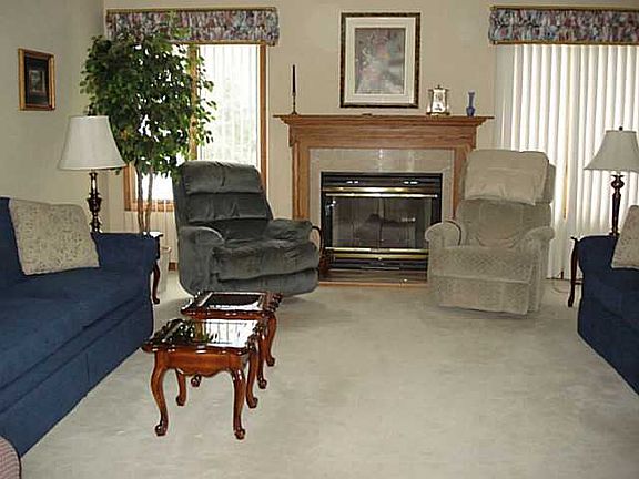3rd image of 1155 Meadow Ln