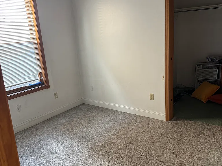 221 E South St — Photo 7
