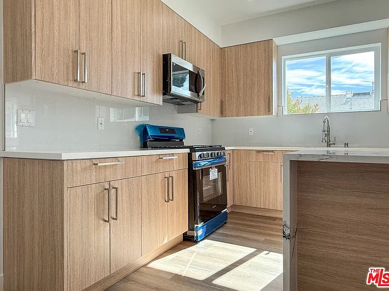 5340 Denny Ave — Photo 25