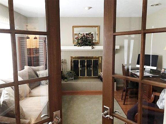 4th image of 32600 Greenwood Dr