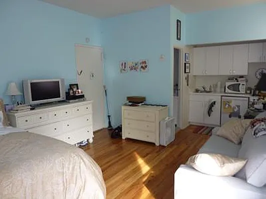 Rented by Buchbinder & Warren | media 13