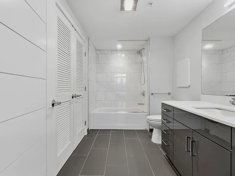 262 Monsignor Obrien Hwy #605 — Photo 22