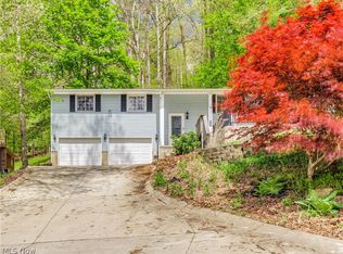 521 W Mohawk Dr, Malvern, OH 44644