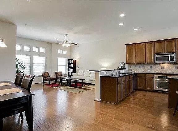 5th image of 2326 Stutz Dr