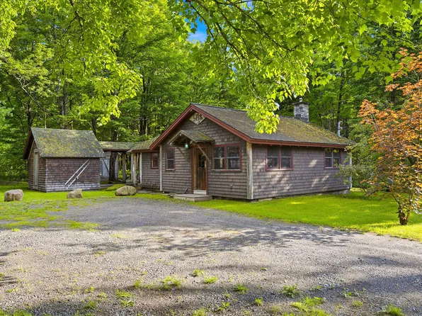 99 Bobsled Run Ln, Lake Placid, NY 12946