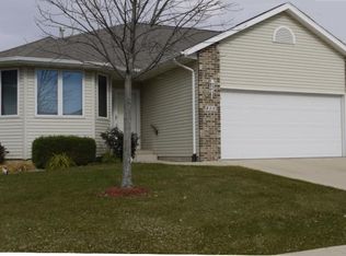 818 Winterberry Pl NE, Cedar Rapids, IA 52402
