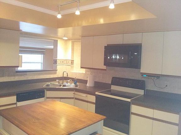 2nd image of 881 Woodgate Trl