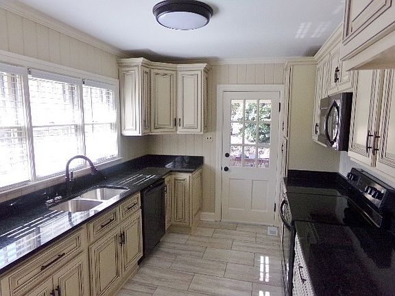 2nd image of 225 Troy Cir