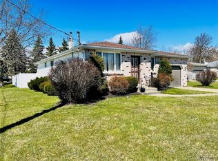 1 Brookedge Ct, West Seneca, NY 14224