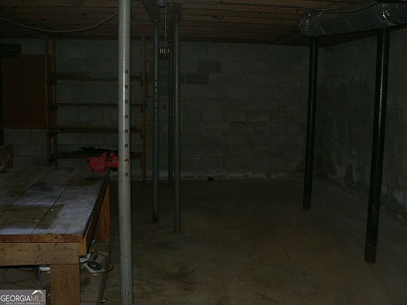 2nd image of 3098 Robindale Rd