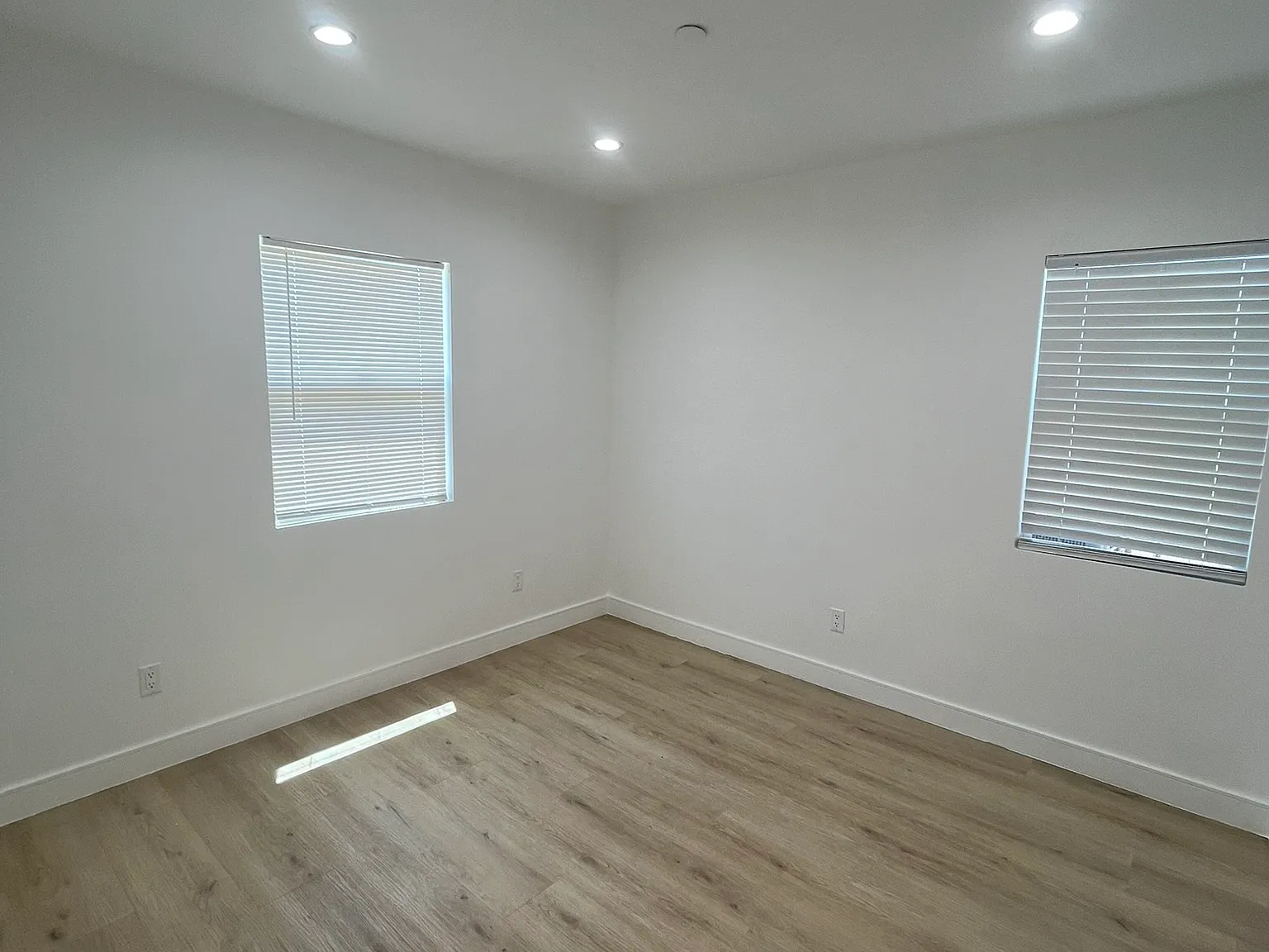 3 bed, 1200 sqft, $3,595 — Photo 2