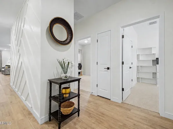 8620 W HAYWARD Avenue, Glendale, AZ 85305