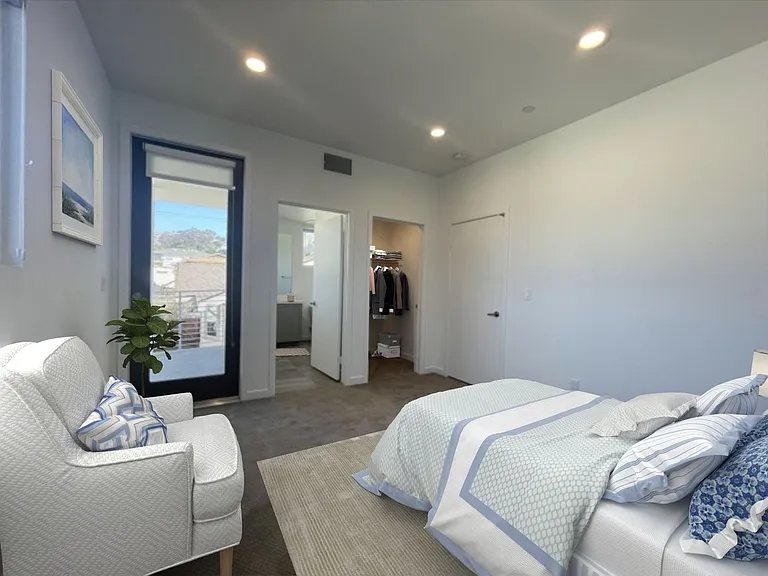State of the Art, 2 bed 2.5 bath Luxury Condo in Ventura! — Photo 16