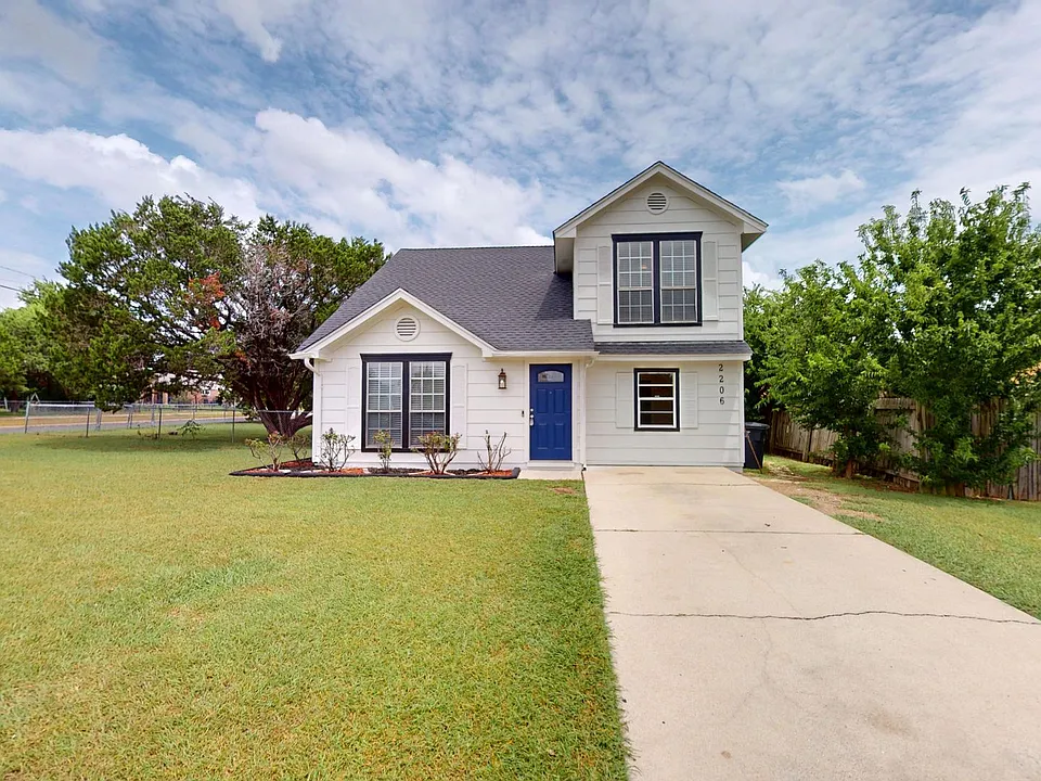 2206 Lazy Ridge Dr
