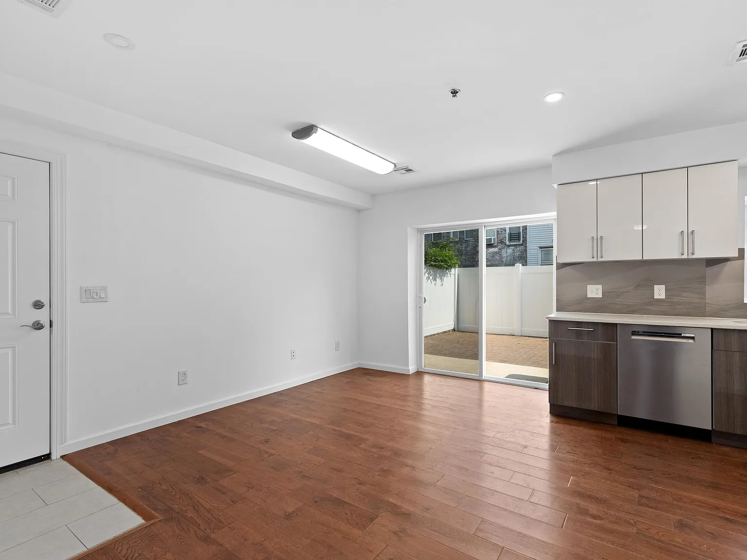 2 bed, 1.0 bath, $2,500 — Photo 4