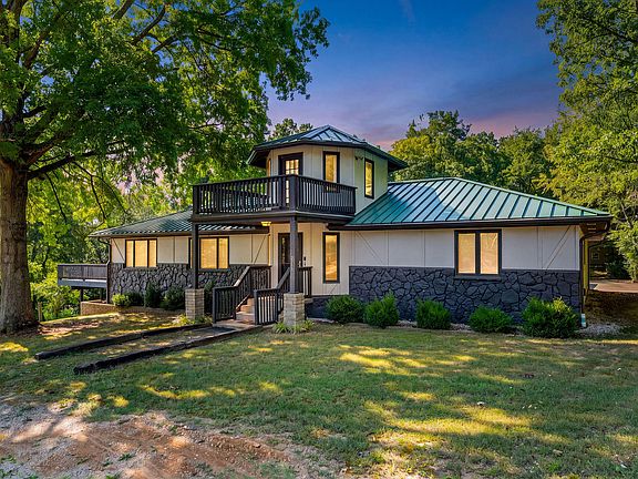 3rd image of 364 Curtis Drive