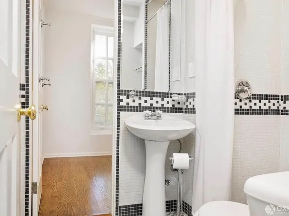 325 East 50th Street image 10 of 13