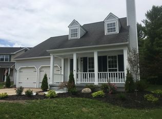 214 Woodbridge Ln, Chardon, OH 44024