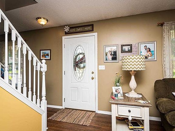 5th image of 13 Vicki Dr