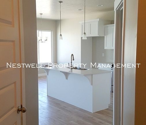 4th image of 232 W Silver Springs Dr