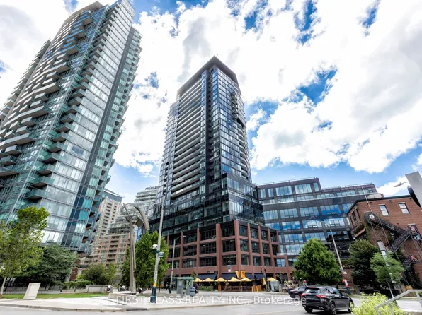 135 Liberty St #2606, Toronto, ON M6K 1A7