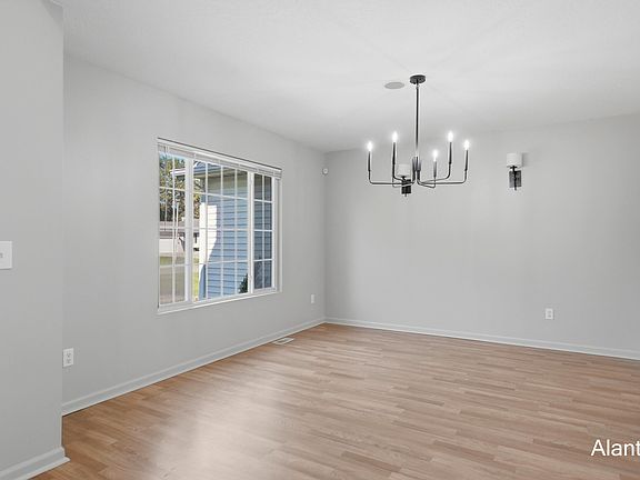 3rd image of 540 Overbrook St