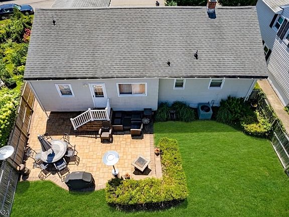 3rd image of 44 Lorrie Ln