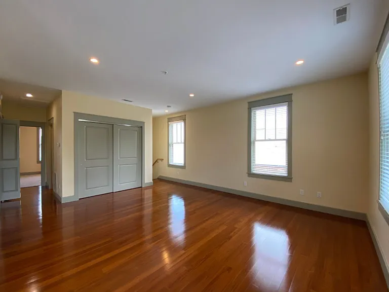 235 W Dodds St — Photo 26