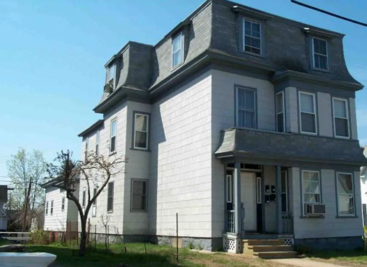 3 bed, 1000 sqft, $2,000 — Photo 1