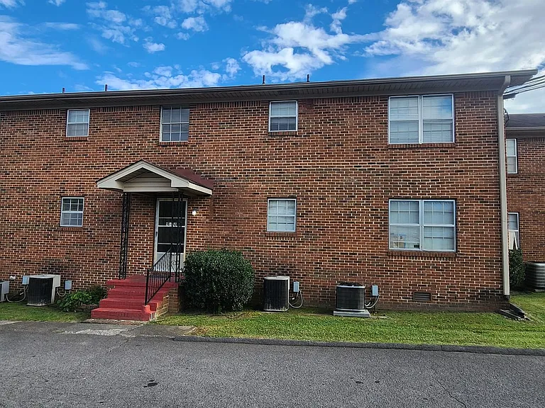1057 N Main St — Photo 10