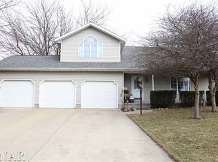 101 Aspen Dr, Clinton, IL 61727