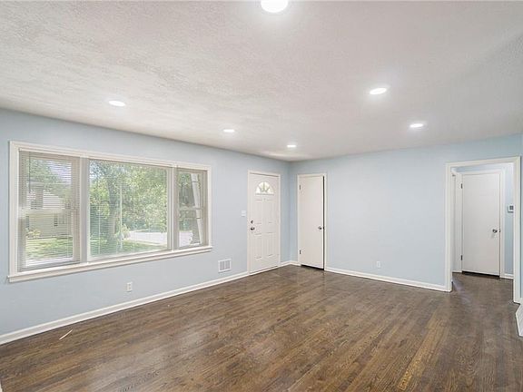 5th image of 8428 Cherry St