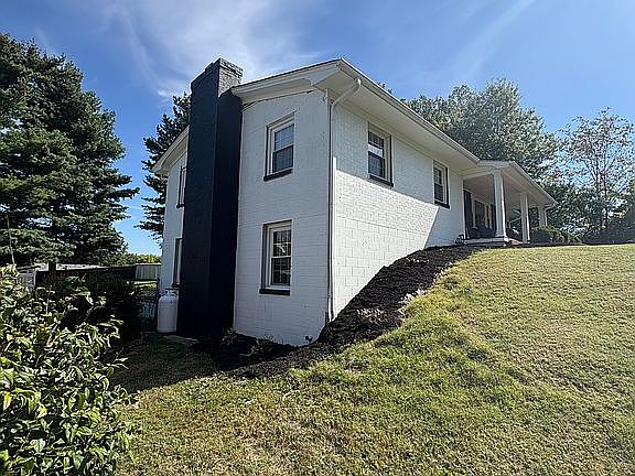 3rd image of 803 East Dr