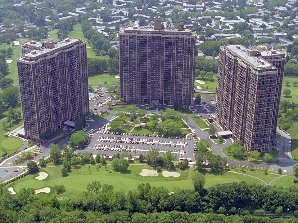 1st image of 26910 Grand Central Pkwy APT 21E