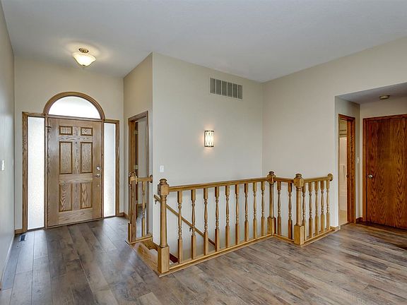 4th image of 810 E Troon St