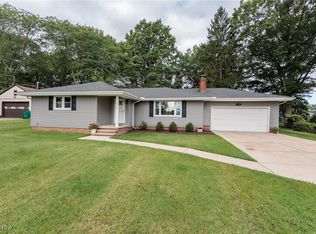 6110 Crossview Rd, Seven Hills, OH 44131