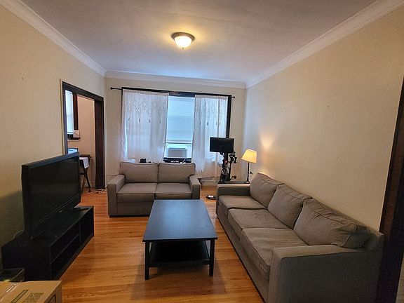4th image of 4709 W Belmont Ave #15