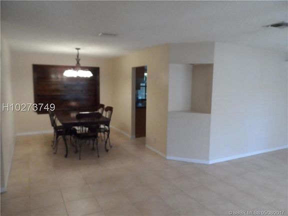 3rd image of 5004 SW 104th Ave