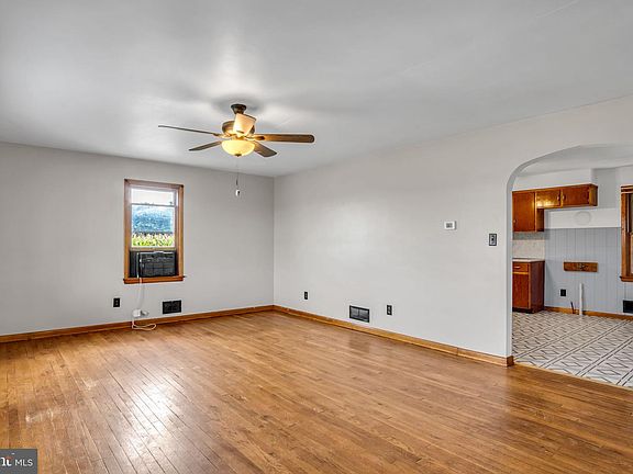 2nd image of 153 E Main St