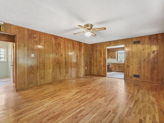 4th image of 325 N College Avenue