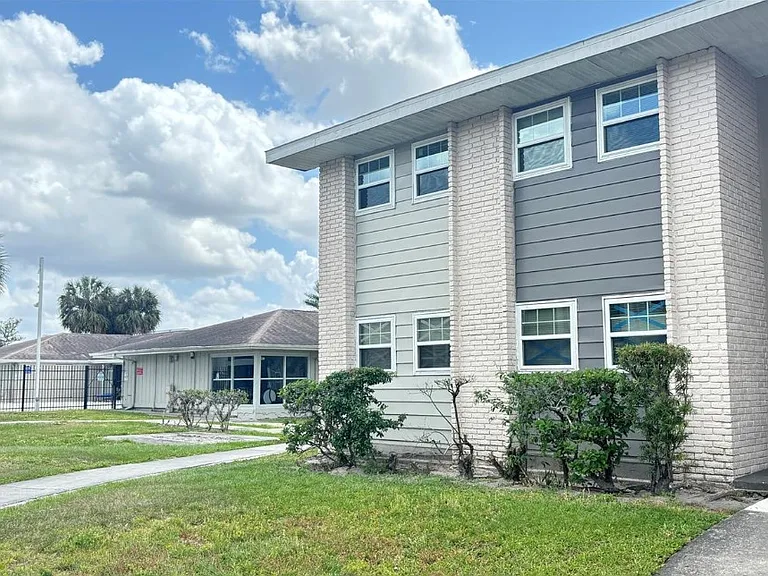 860 Sky Lake Cir #412 — Photo 27