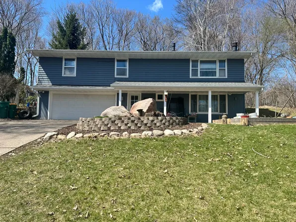 6520 Maple Dr, Rockford, MN 55373