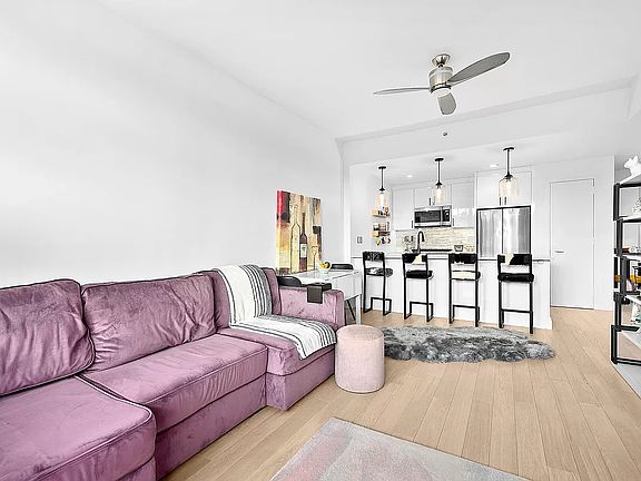 5th image of 517 W 46th St APT 406