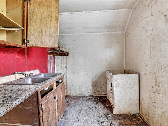 17th image of 2429 W Huron Line Rd